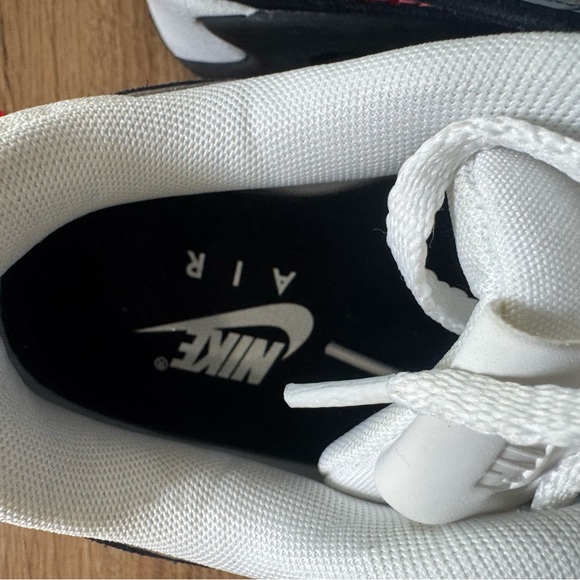 Nike Air Max 90 LV8 White and Gray Sneakers with Red Accents Size:9.5 - Picture 5 of 7